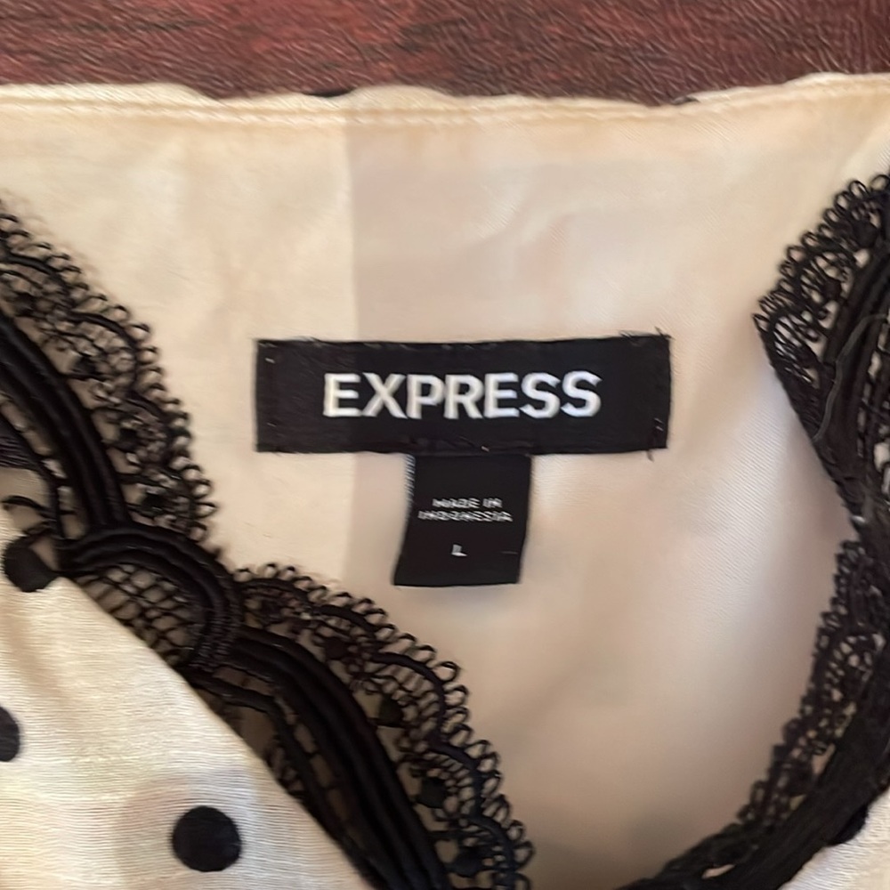 Express dress - Picture 6 of 11